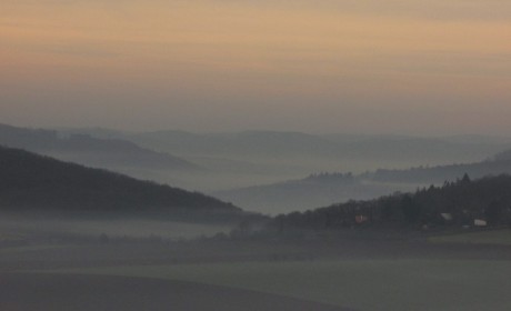 W50) mlha na Medláneckých lánech.jfif