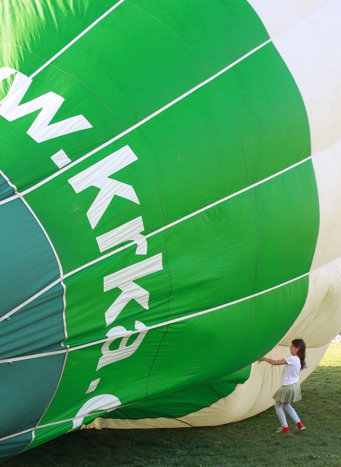 W21) příprava balonu na přehradě